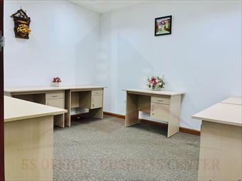 Văn phòng nhỏ Hà Nội với 12,5 m2 và 4 chỗ ngồi