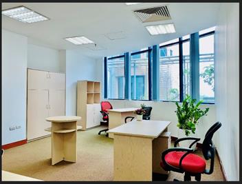 Văn phòng nhỏ Hà Nội với 27 m2 và 11 chỗ ngồi