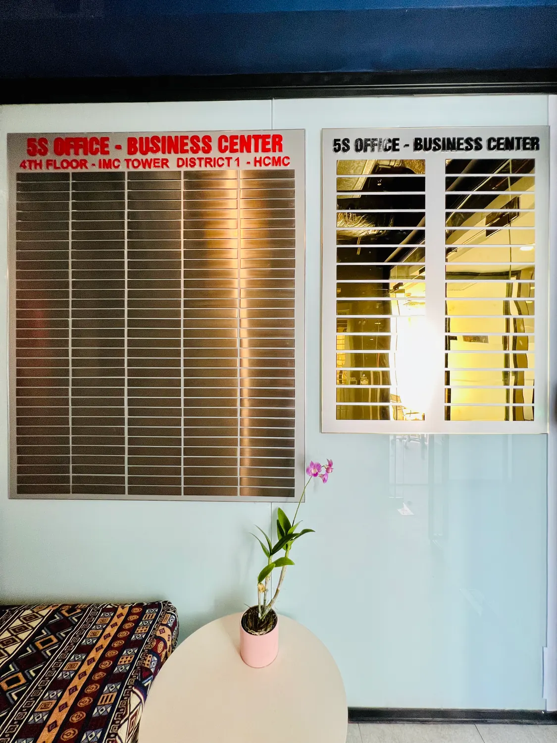 Khu vực lễ tân tại văn phòng 5SOffice ở IMC Tân Định.