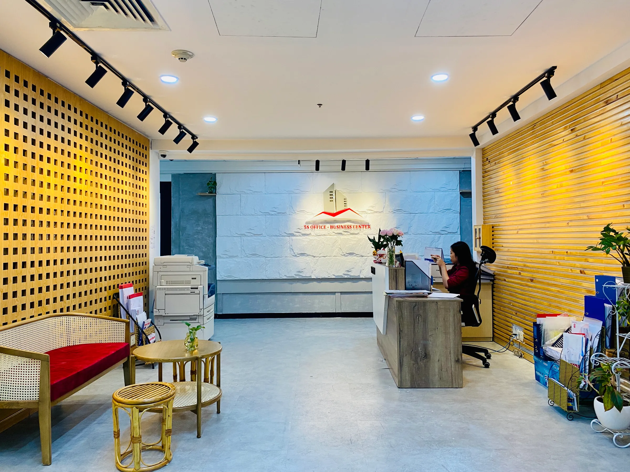 Khu vực lễ tân 5SOffice tại ROX Tower